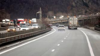 Вечерни новини: Отлага се пускането на лот от „Хемус“; Няма кой да преквалифицира миньорите