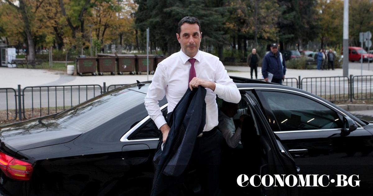 Бившият транспортен министър Георги Гвоздейков излезе с дълъг пост в