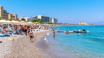 Над 40% от българите не могат да си позволят едноседмична почивка (Графика)