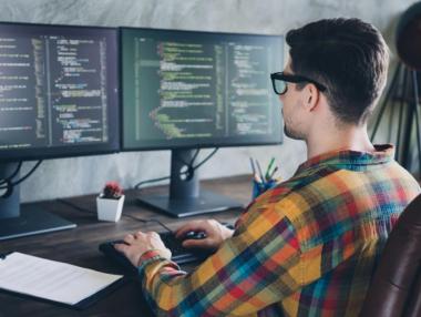 Луда надпревара в AI кодирането: Китайският Kimi K2 е мощна алтернатива на ниска цена