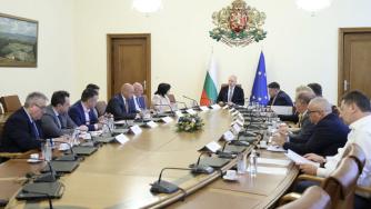 Кабинетът подготвя по-тежки санкции за спекулата покрай еврото