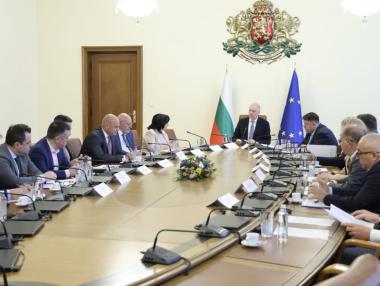 Кабинетът подготвя по-тежки санкции за спекулата покрай еврото