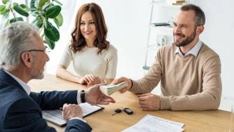 Българите привикват да живеят с кредит