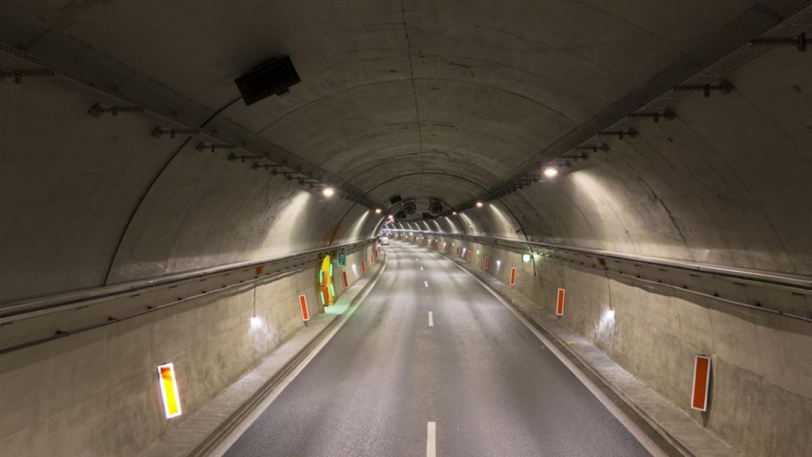 Галерия :: Снимка 0 :: АПИ почти завърши ремонтите по двата тунела на „Хемус“ (галерия)}