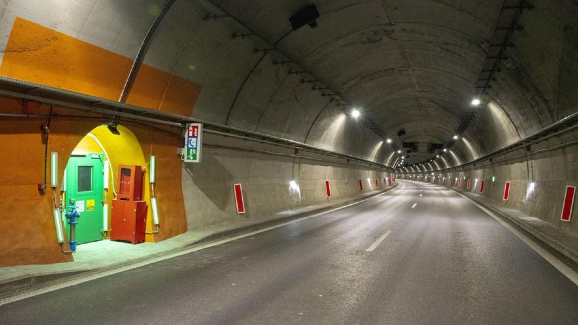 Галерия :: Снимка 4 :: АПИ почти завърши ремонтите по двата тунела на „Хемус“ (галерия)}