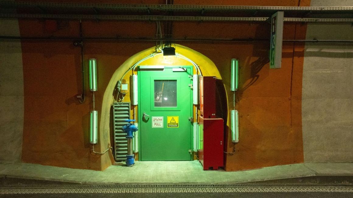 Галерия :: Снимка 7 :: АПИ почти завърши ремонтите по двата тунела на „Хемус“ (галерия)}