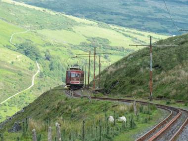 Единствената електрическа планинска железница на Британските острови