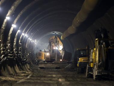 Метрото спира да се движи между станциите „Сливница“ и „Обеля“