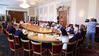 The Budget Committee adopted at first reading higher fines for speculation on the euro