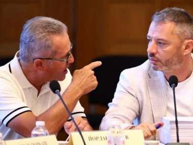 Вечерни новини: Нови високи глоби за спекула покрай еврото; Компенсациите за тока на бизнеса под въпрос