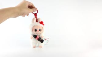 Очарователни или просто странни: Как куклите Лабубу завладяха света