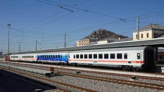 БДЖ няма достатъчно влакове, за да изпълнява графика си