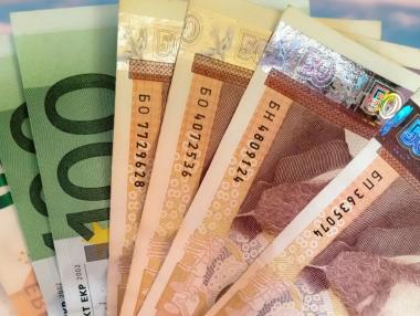 Еврова треска: Българите вече превалутират левовете си преди еврозоната