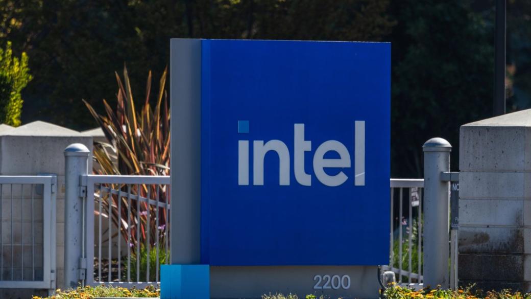 Intel съкращава 20% работни места тази година