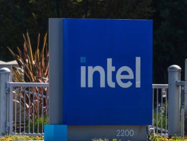 Intel съкращава 20% работни места тази година