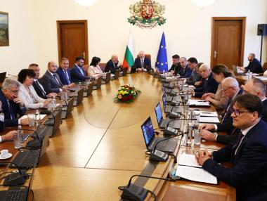 Седмични финансови новини: По-високи глоби за спекула покрай еврото; България поиска 653 млн. евро по ПВУ