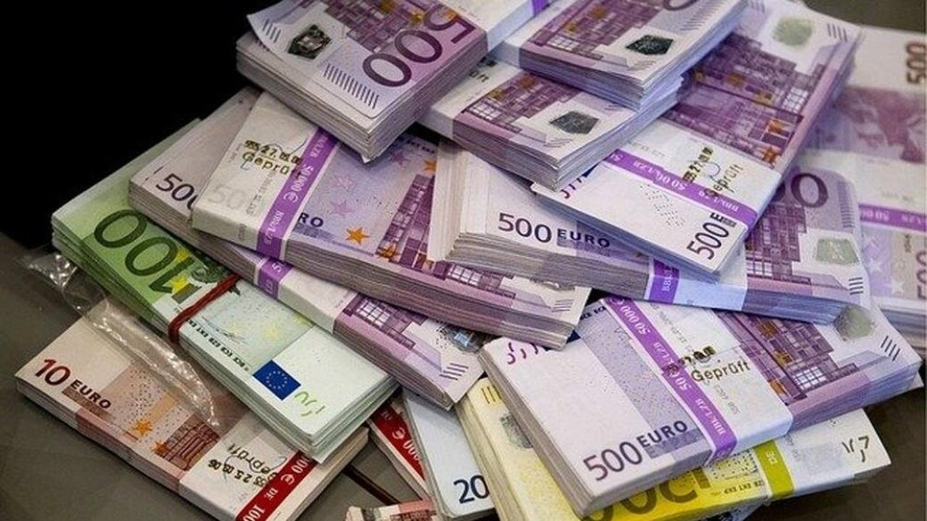 Вечерни новини: Кога еврото влиза в банките; ЕС се съгласи на 15% американски мита