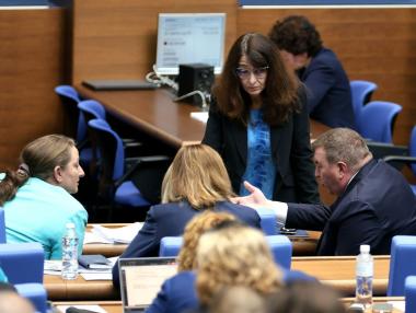 Парламентът прие окончателно санкциите срещу спекулата покрай еврото