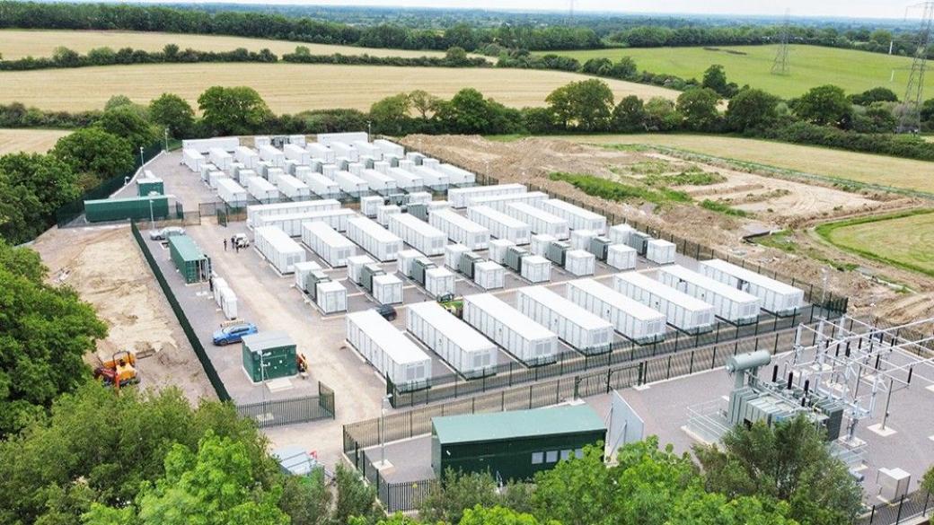 Sunterra ще инсталира 1 GWh батерии в соларните си паркове в България