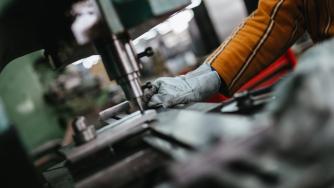 Потъването на българската индустрия пак се ускорява