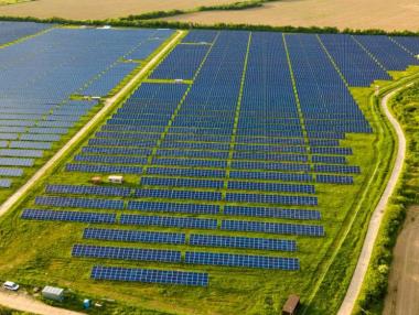 Гръцката Helleniq Energy придобива голям фотоволтаичен проект в България