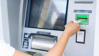 Гърция забрани таксите за теглене от банкомати