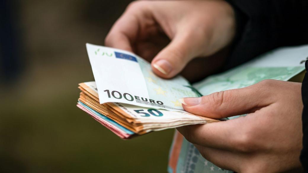 Средната заплата в България нарасна с още 12%