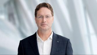 Mercedes прави обратен завой и предупреждава за „колапс“ на индустрията