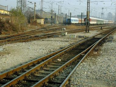 Влаковете по някои линии ще се движат по бели релси