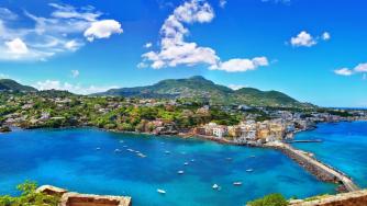 Италианският остров, където местните готвят във вулканичен пясък