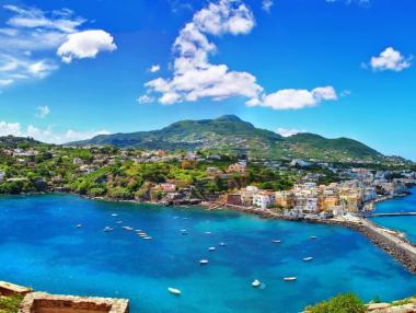 Италианският остров, където местните готвят във вулканичен пясък