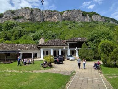 Гнездо на герои