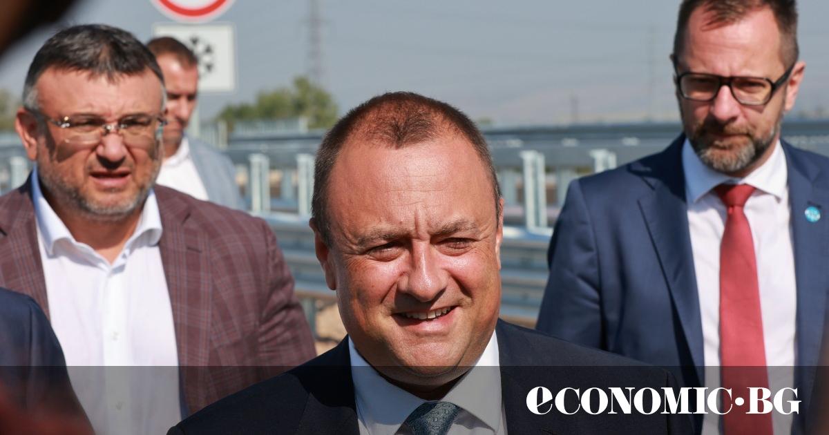 Министърът на регионалното развитие Иван Иванов отказва да каже точната