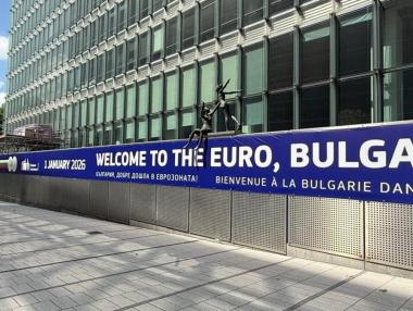 What can we expect from the 10 million euro advertising campaign for the euro?