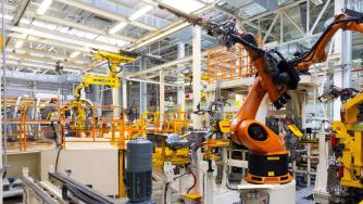 Германският автомобилен доставчик AE Group затваря два завода