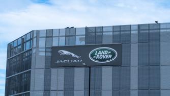 Кибератака спря производството на Jaguar Land Rover