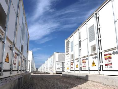 Договори за 6000 MWh батерии вече са подписани по RESTORE