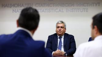 Управляващата коалиция сменя извънредно шефа на НСИ