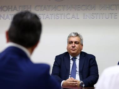 Управляващата коалиция сменя извънредно шефа на НСИ