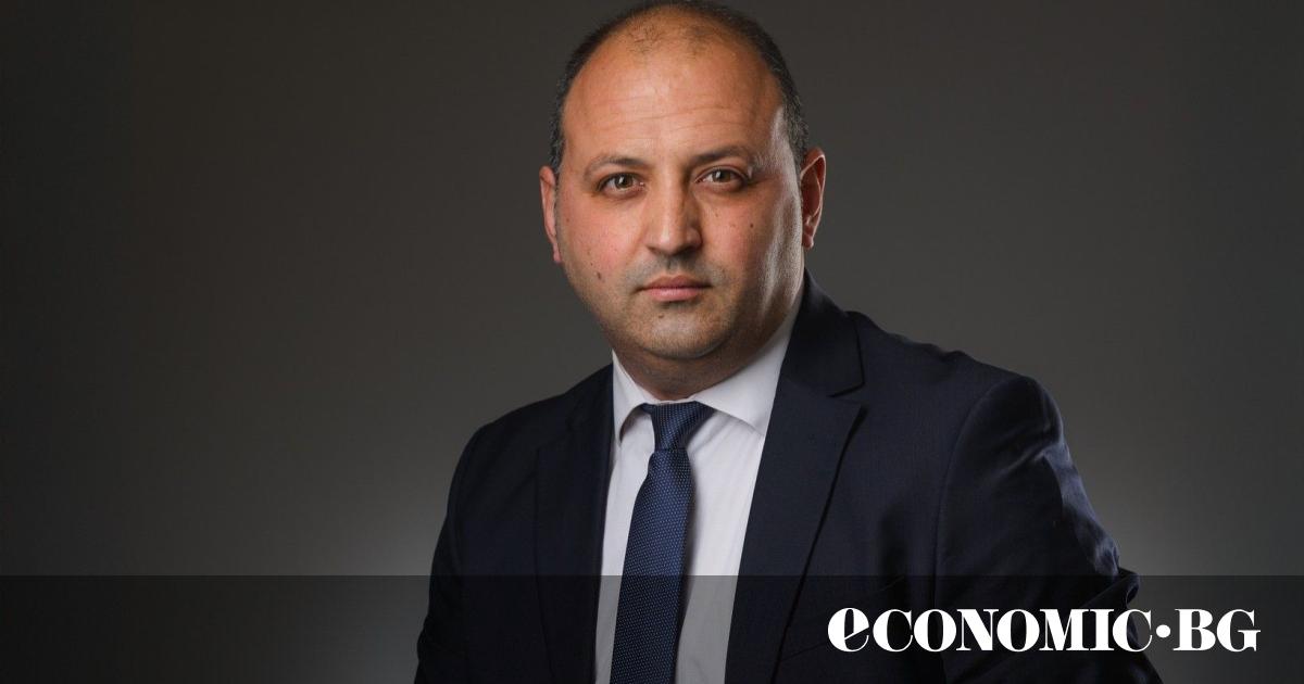 Работният ден е започнал. Както постоянно се случва, решаваш да