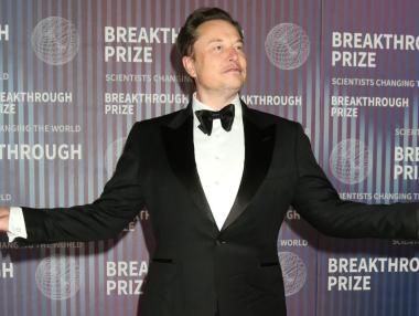 Tesla предлага на Илон Мъск бонус пакет на стойност 1 трилион долара