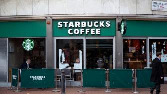 Starbucks променя визията си в опит да стане пак уютно място (снимки)