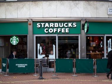 Starbucks променя визията си в опит да стане пак уютно място (снимки)