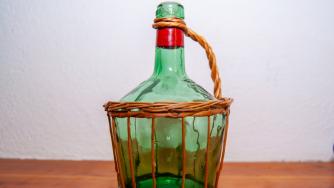 Вечерни новини: Домашното производство на вино се орязва; Държавата връща българите от чужбина