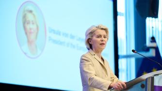 ЕК предлага пълната забрана на руския LNG газ да влезе в сила по-рано