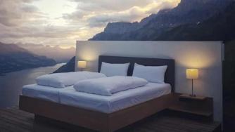 От частни самолети до бивши затвори: Най-необичайните хотели в Европа (снимки)