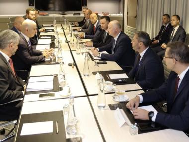 България проучва възможности за разполагане на малки модулни реактори