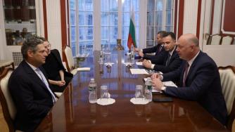 Чиста енергия и AI кадри: Желязков убеждава Meta да инвестира в България