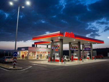 КЗК позволи на Avia да купи бензиностанциите на „Газпром“ в България