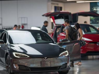 Tesla пуска по-евтини електромобили в опит да пребори конкуренцията